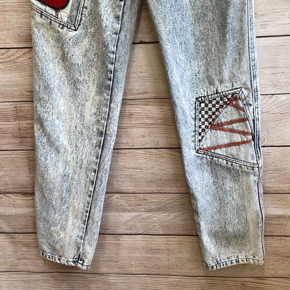 ‎VINTAGE CORNICHE APPLIQUÉD HIGH RISE JEANS - Picture 4 of 11